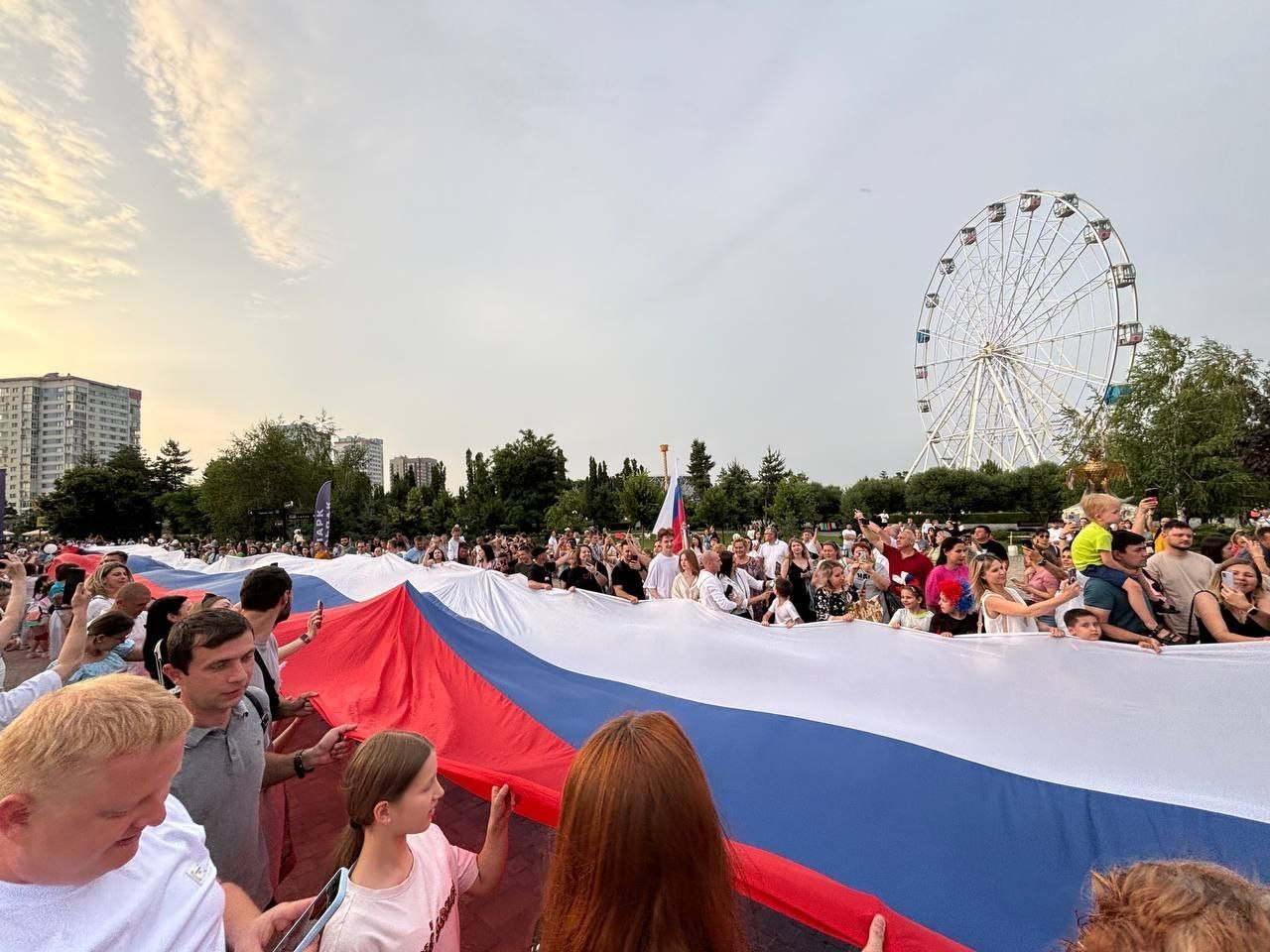 В День России в Волгограде развернут 100-метровый флаг и проведут забег с триколорами