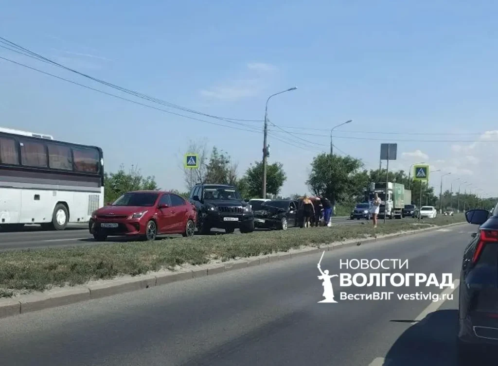 На месте аварии в Красноармейском районе работали медики скорой помощи
