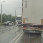 Скорая застряла в заторе: массовая авария парализовала движение на Третьей Продольной