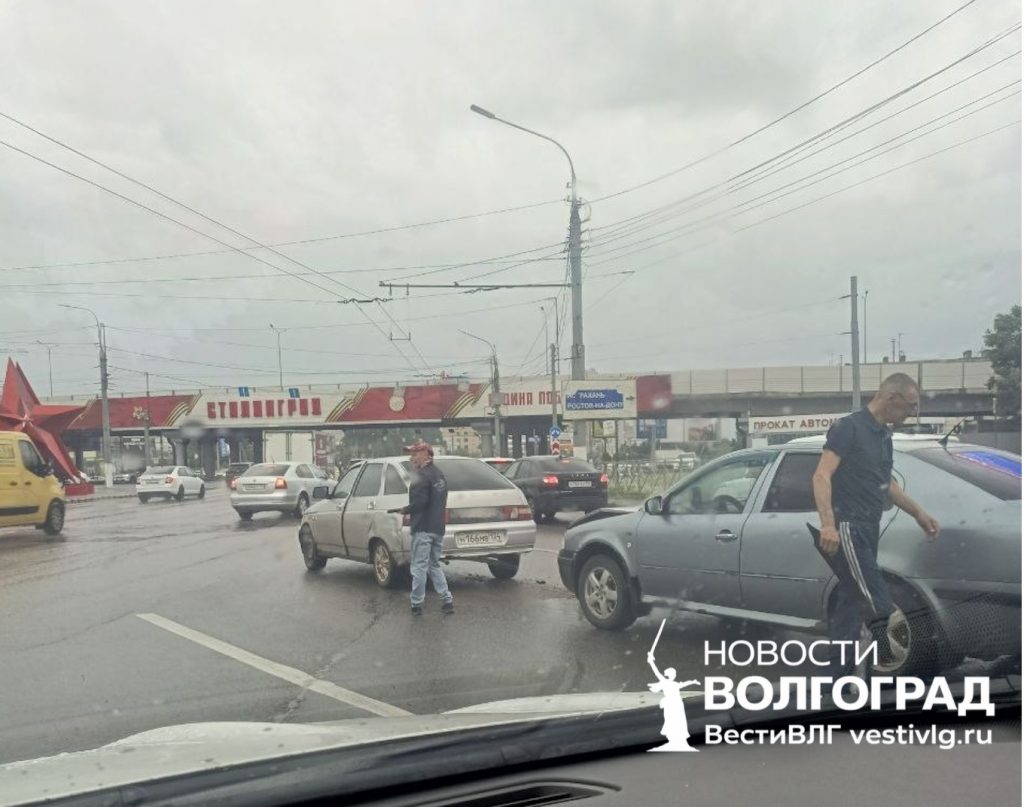ДТП произошло на Третьей Продольной при выезде с Шоссе Авиаторов