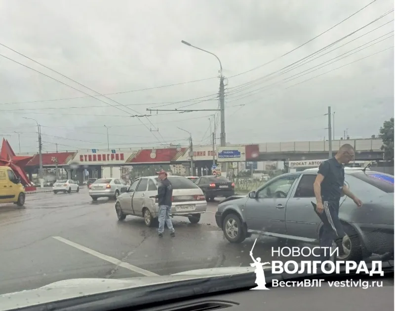 ДТП произошло на Третьей Продольной при выезде с Шоссе Авиаторов