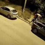 На улице Колумба в Волгограде неизвестный залезал на машины и повредил их
