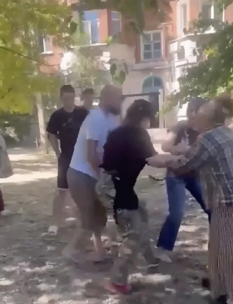 В Краснооктябрьском районе Волгограда сотрудники отлова подверглись нападению из-за агрессивной собаки