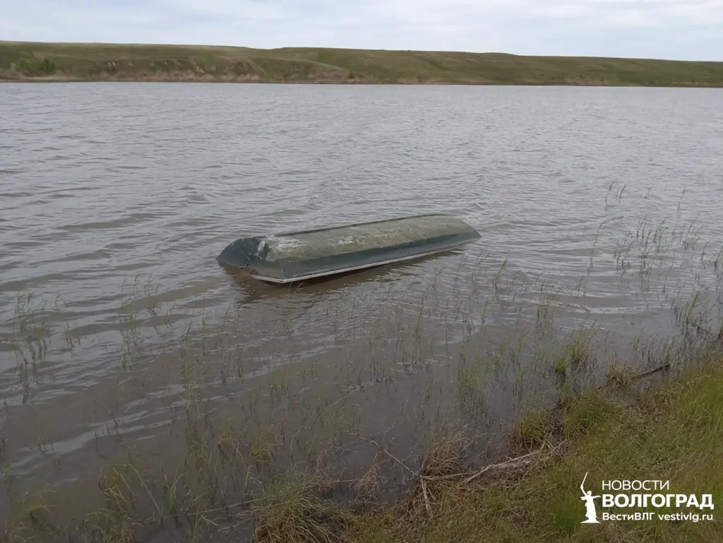 В Кумылженском районе водолазы ищут утонувшего мужчину в Никитинском пруду