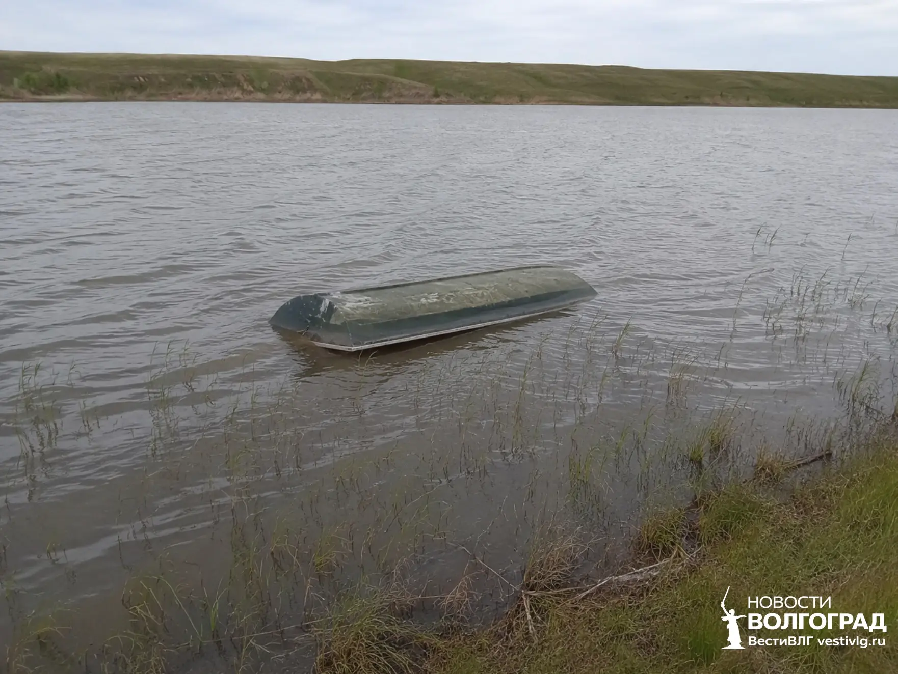 В Кумылженском районе водолазы ищут утонувшего мужчину в Никитинском пруду