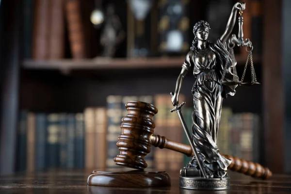 Бывшего главу Еланского района приговорили к 10 годам колонии за взятку и злоупотребление полномочиями