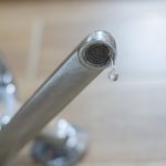 Часть микрорайона Семь Ветров в Волгограде осталась без холодной воды из-за аварии
