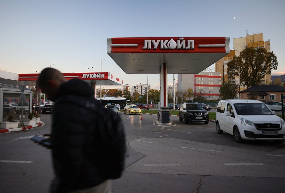 ЛУКОЙЛ увеличил лимит отпуска бензина до 30 литров в Волгоградской области