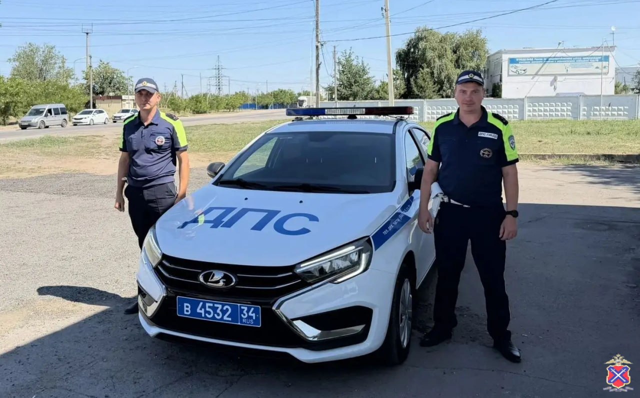 Полицейские экстренно доставили таксиста с приступом стенокардии в больницу