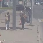 В центре Волгограда автобус «Волгабас» наехал на пенсионерку при начале движения