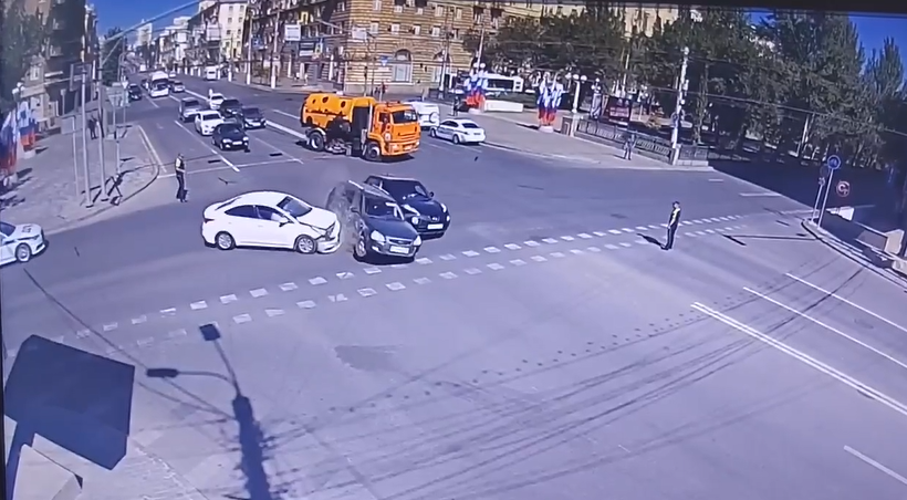 На перекрёстке проспекта Ленина и Комсомольской столкнулись два автомобиля
