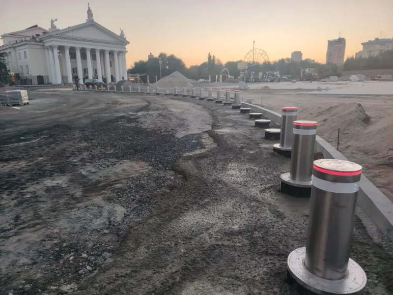 На площади Павших борцов в Волгограде «зубы дракона» заменяют гранитными полусферами и боллардами
