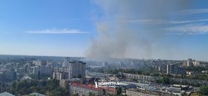 В Волгограде тушат пожар сухой травы и мусора