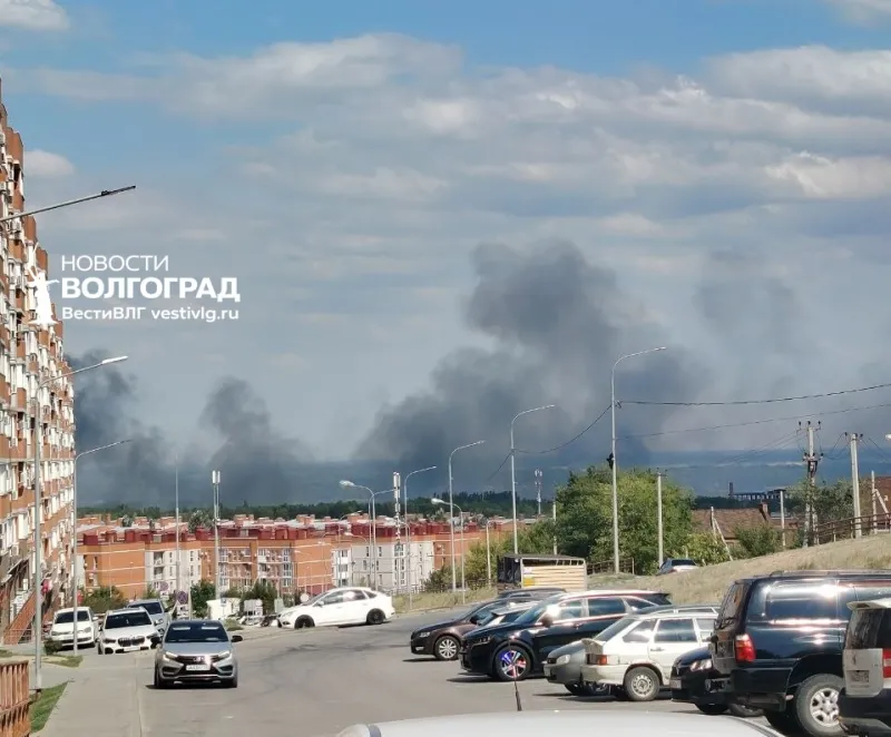 Столбы дыма поднялись над Советским районом Волгограда