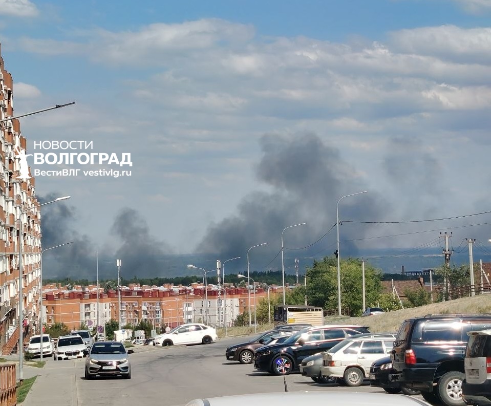 Столбы дыма поднялись над Советским районом Волгограда