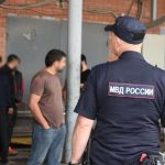 В Волгограде на оптовой базе задержали 23 иностранца во время миграционного рейда