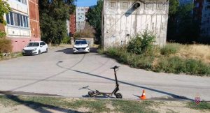 В Краснооктябрьском районе подросток на электросамокате сбил пенсионерку