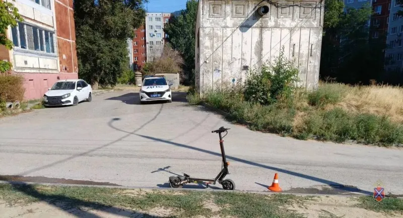 В Краснооктябрьском районе подросток на электросамокате сбил пенсионерку