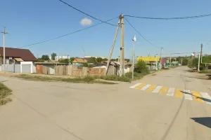 В Ленинске водитель иномарки наехал на спящего на обочине мужчину