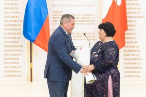 Волгоградка стала «Матерью-героиней», воспитав 11 детей