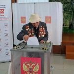 101-летний ветеран самостоятельно приехал на избирательный участок в Руднянском районе