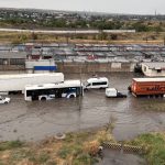 После затяжного дождя в Волгограде затопило проезд Дорожников в районе ЖК «Бейкер стрит»