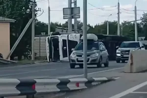 фура перевернулась у танцующего моста