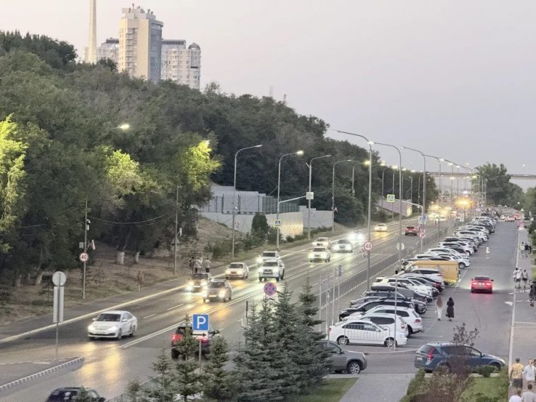 С 1 октября в Волгограде платными станут парковки, которые пока работают за 0 рублей