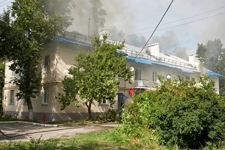 «Мы боялись, что однажды всё сгорит»: пожар в Волгограде оставил без жилья 12 семей