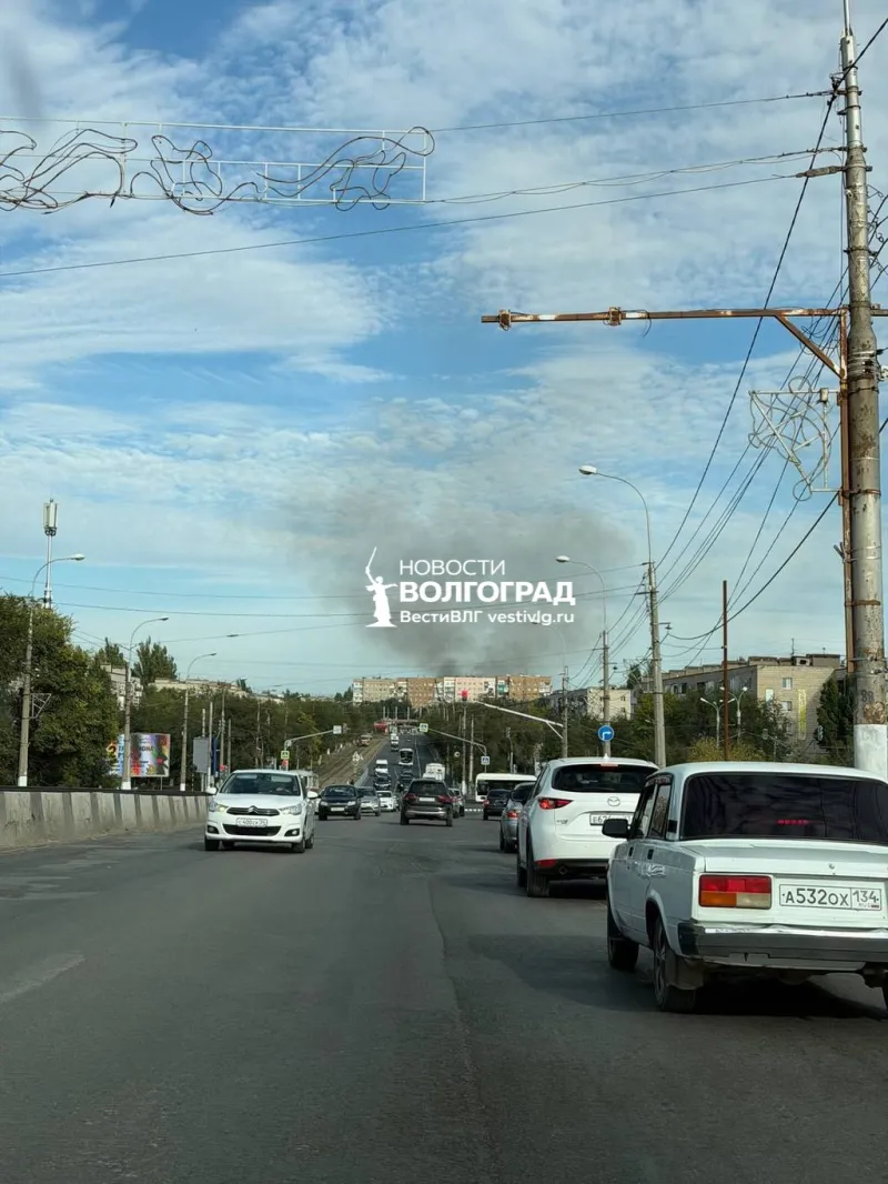 Сильный дым заметили в заканальной части Красноармейского района Волгограда