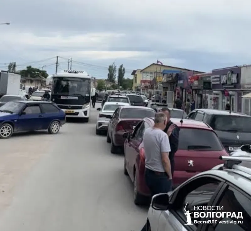 В Волгограде 3 октября сохраняются очереди на заправках