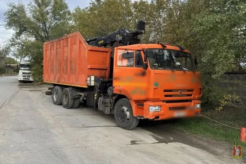 В Красноармейском районе Волгограда «КамАЗ» насмерть задавил мужчину