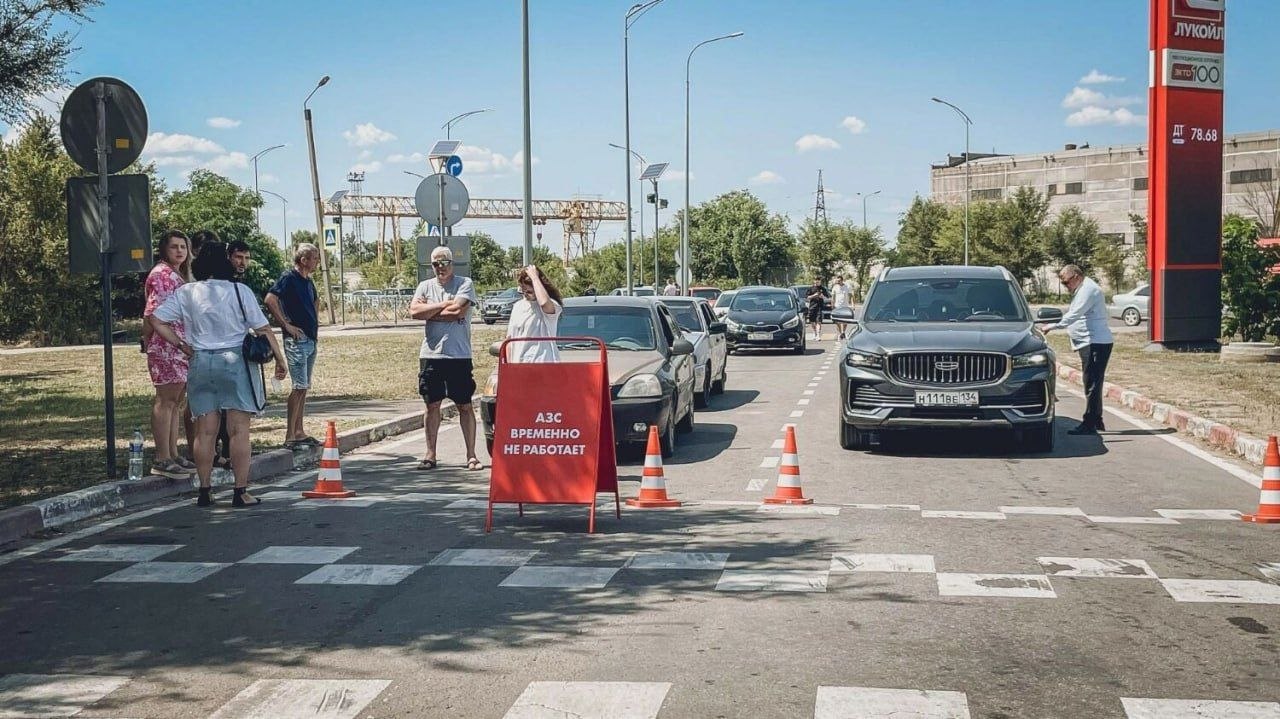 В Волгограде начали продавать места в очередях на АЗС