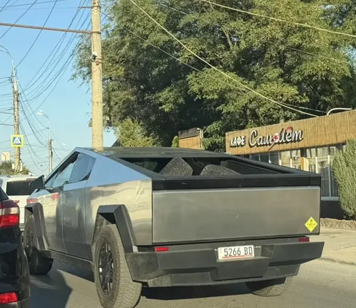 В Волгограде заметили редкий Tesla Cybertruck с номерами Бангладеш