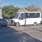 В Волгограде восемь пассажиров микроавтобуса доставили в больницу после ДТП