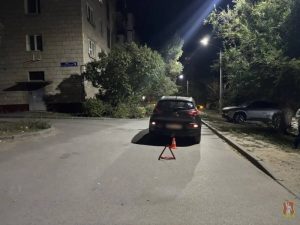 Женщину госпитализировали после наезда иномарки в Волгограде